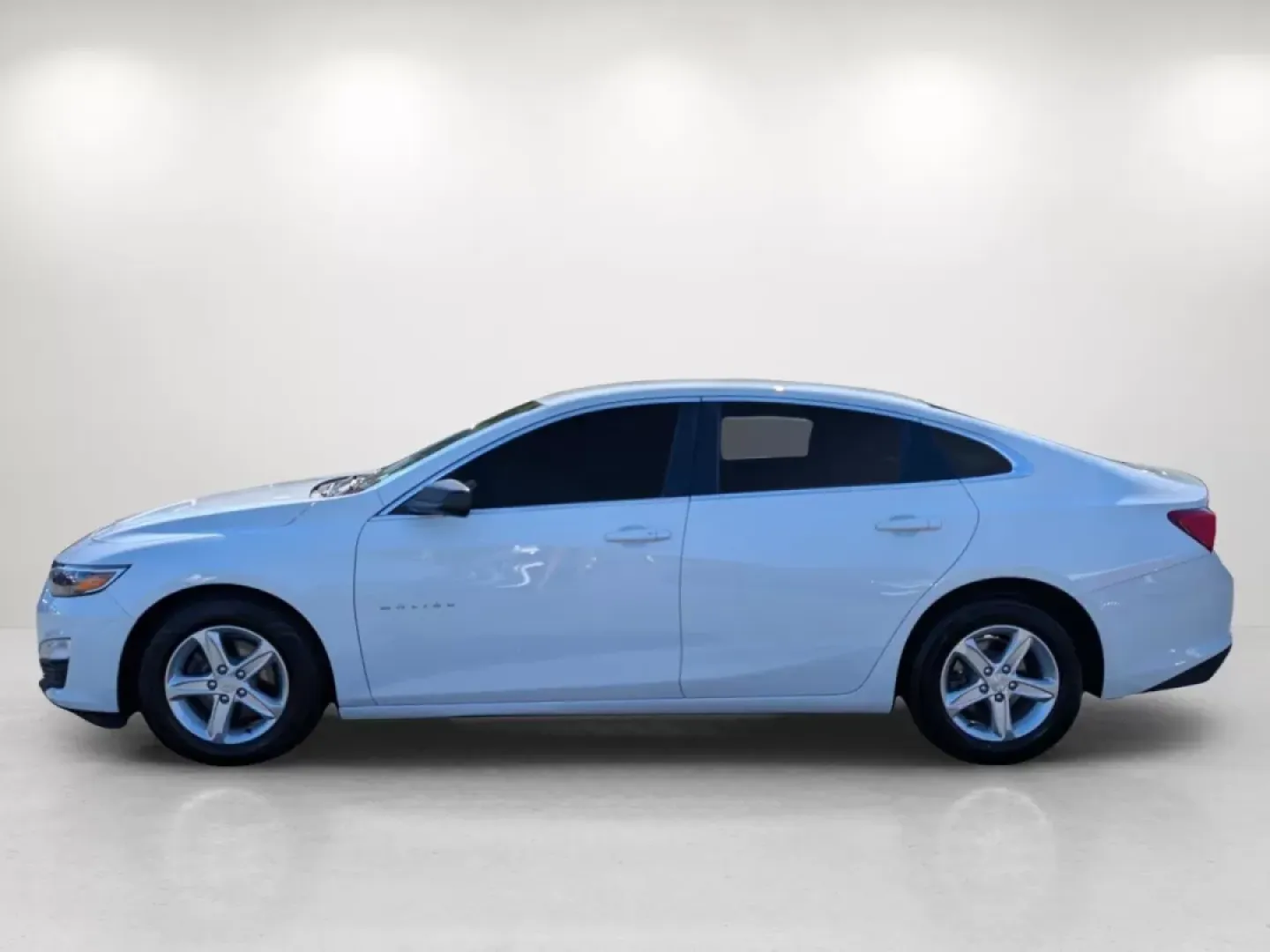 2021 /Dark Atmosphere/ Medium Ash Gray Chevrolet Malibu LS (1G1ZC5ST0MF) with an Other engine, located at 3959 U.S. 80 W, Phenix City, AL, 36870, (334) 297-4885, 32.469296, -85.135185 - **Elevate Your Everyday Commute with the 2021 Chevrolet Malibu LS**<br /> <br /> Are you looking for a reliable sedan that fits seamlessly into your busy lifestyle? Look no further than the 2021 Chevrolet Malibu LS, available now at Gils Auto in Phenix City, AL. Perfectly designed for daily commutes - Photo#8