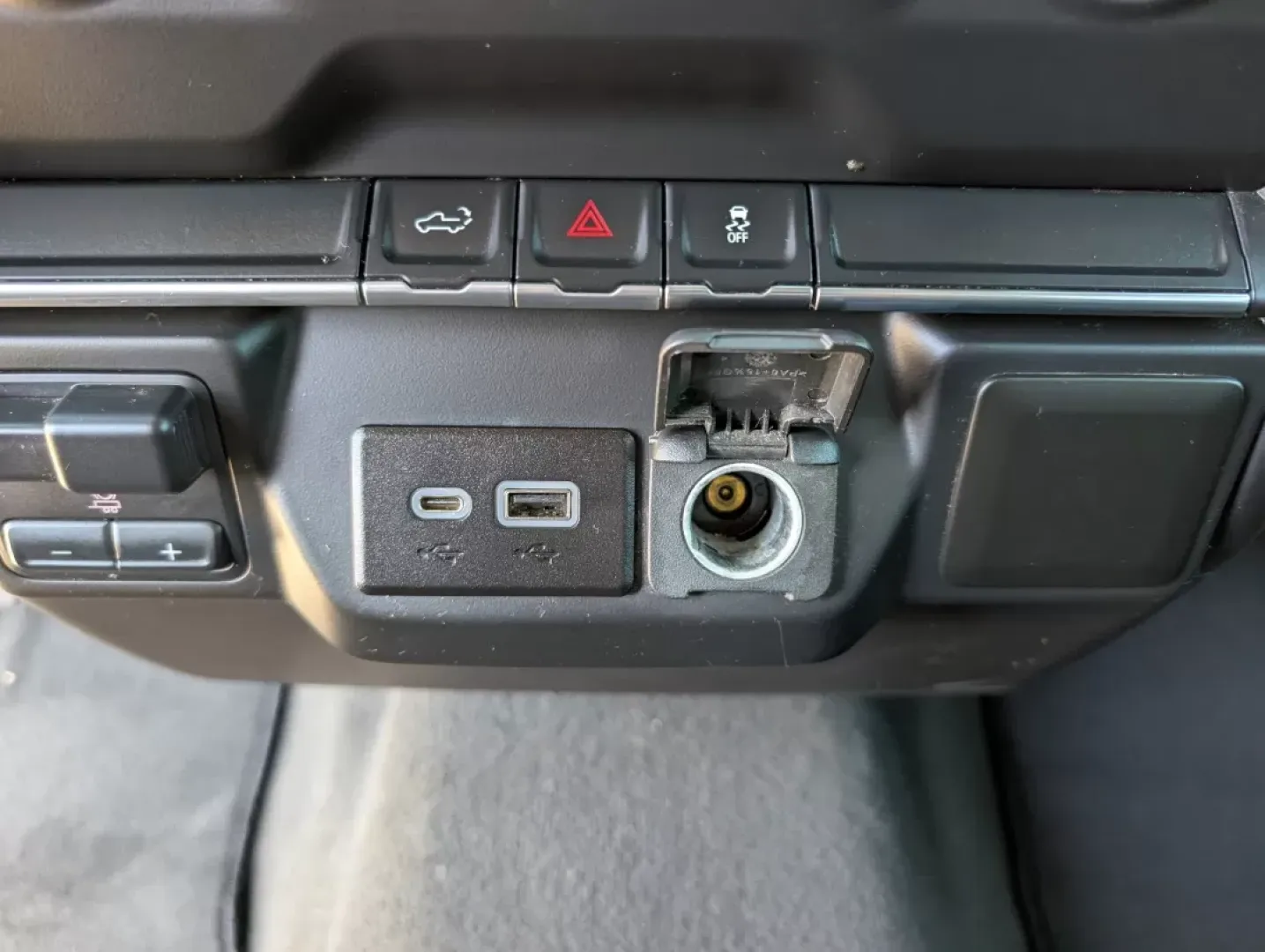 2021 /Jet Black Chevrolet Silverado 1500 Custom (1GCUYBEFXMZ) with an Other engine, located at 7000 Northlake Connector, Columbus, GA, 31904, (706) 987-8085, 32.524975, -84.978134 - Unleash your adventurous spirit with the 2021 Chevrolet Silverado 1500, an ideal companion whether you're navigating the daily grind or embarking on weekend getaways. Offering a perfect blend of rugged capability and modern technology, this pickup truck ensures comfort and performance, making it a t - Photo#14