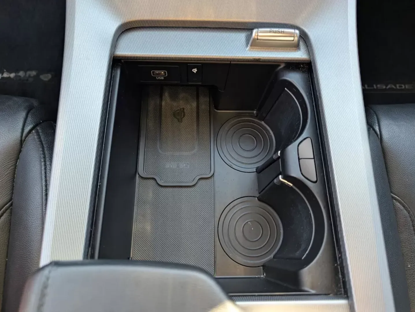 2021 /Black Hyundai Palisade SEL (KM8R34HE9MU) with an Other engine, located at 804 22nd Ave, Phenix City, AL, 36870, (334) 297-1860, 32.484749, -85.024475 - **Drive Your Family Adventures with the 2021 Hyundai Palisade SEL!** <br /> <br /> If you're looking for an SUV that combines luxury, space, and reliability, the 2021 Hyundai Palisade SEL is the perfect choice for growing families or anyone who craves comfortable commuting and weekend road trips. T - Photo#13