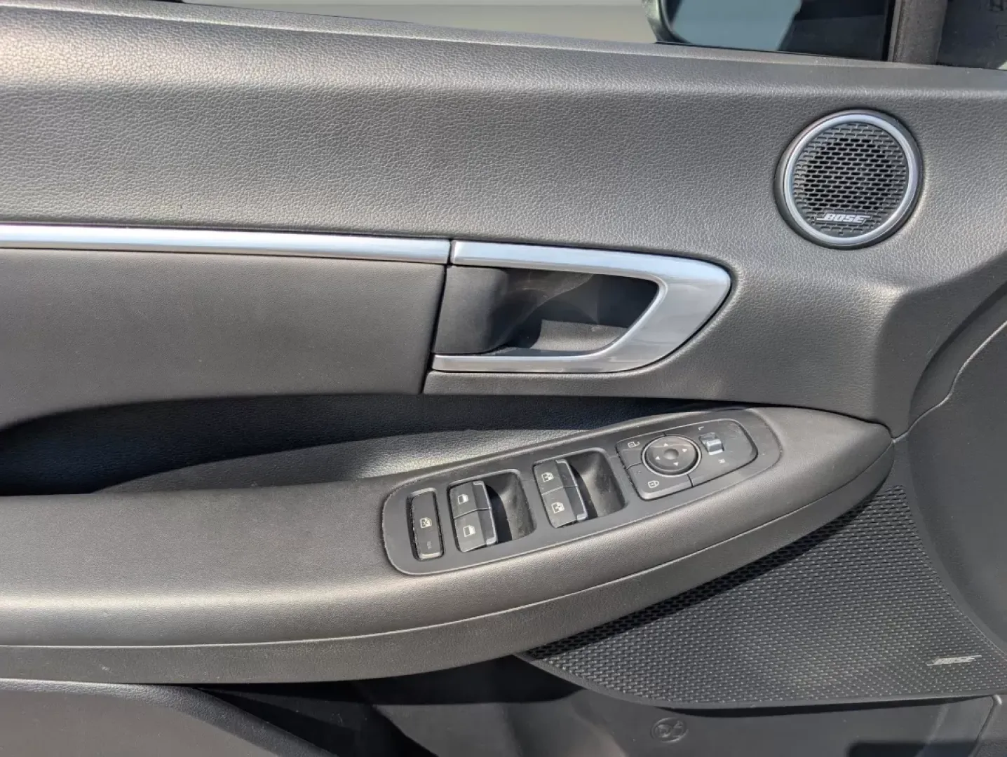 2021 /Black Hyundai Sonata SEL (KMHL34JJ0MA) with an Other engine, located at 3959 U.S. 80 W, Phenix City, AL, 36870, (334) 297-4885, 32.469296, -85.135185 - **Elevate Your Commute with the 2021 Hyundai Sonata SEL Hybrid at Gils Auto in Phenix City, AL!**<br /> <br /> Are you searching for a vehicle that seamlessly fits your lifestyle while also providing an eco-friendly driving experience? Look no further than the 2021 Hyundai Sonata SEL Hybrid, now ava - Photo#9