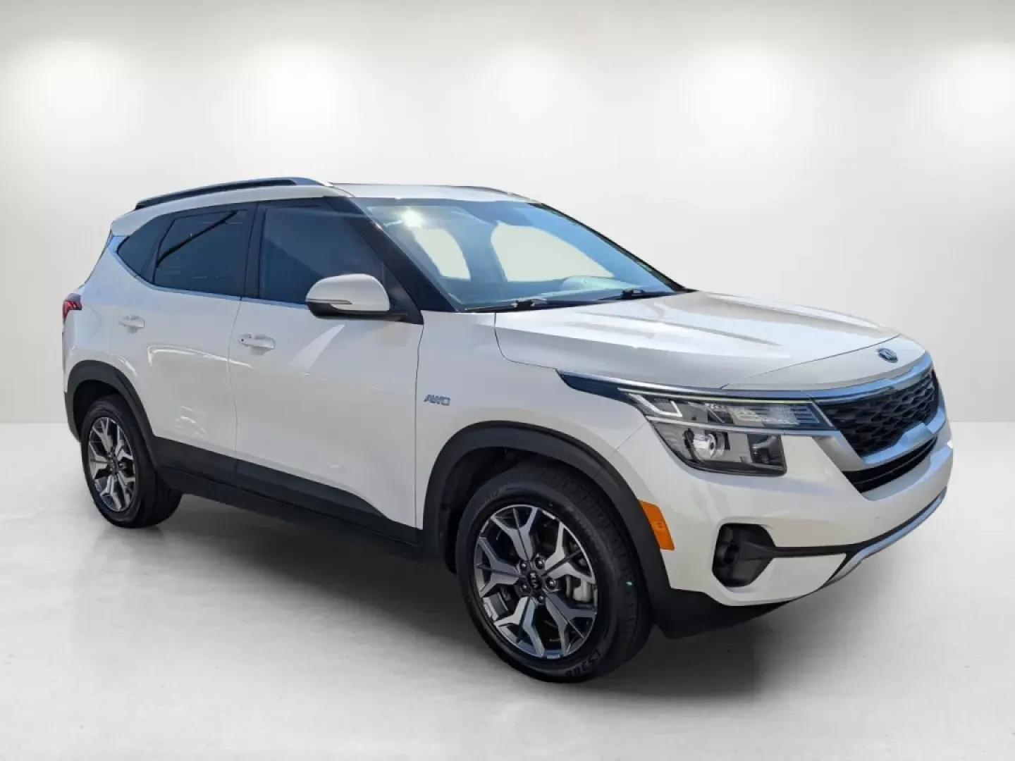 2021 /Black Kia Seltos EX (KNDERCAAXM7) with an Other engine, located at 1430 Gateway Drive, Opelika, AL, 36801, (334) 239-0944, 32.637871, -85.409790 - **Adventure Awaits with the 2021 Kia Seltos EX! Your Family-Friendly SUV Awaits!**<br /> <br /> Are you ready to elevate your driving experience? Whether you're navigating the bustling streets of Phenix City or embarking on weekend getaways, the 2021 Kia Seltos EX is the ideal SUV for those who crav - Photo#2