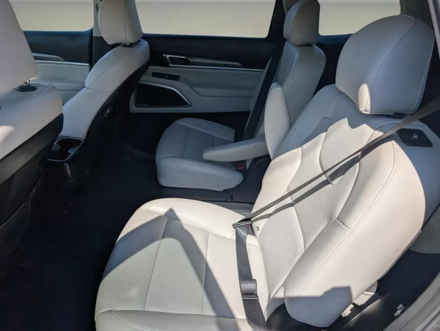 2021 /Gray Kia Telluride S (5XYP6DHC1MG) with an Other engine, located at 521 Old Farm Lane Rd, Prattville, AL, 36066, (334) 325-1505, 32.482460, -86.416367 - **Discover Your Next Adventure with the 2021 Kia Telluride S at Gils Auto in Phenix City, AL!**<br /> <br /> Are you ready to elevate your family road trips, weekend getaways, or daily commutes? The 2021 Kia Telluride S is the perfect companion for anyone seeking a blend of style, space, and advance - Photo#12