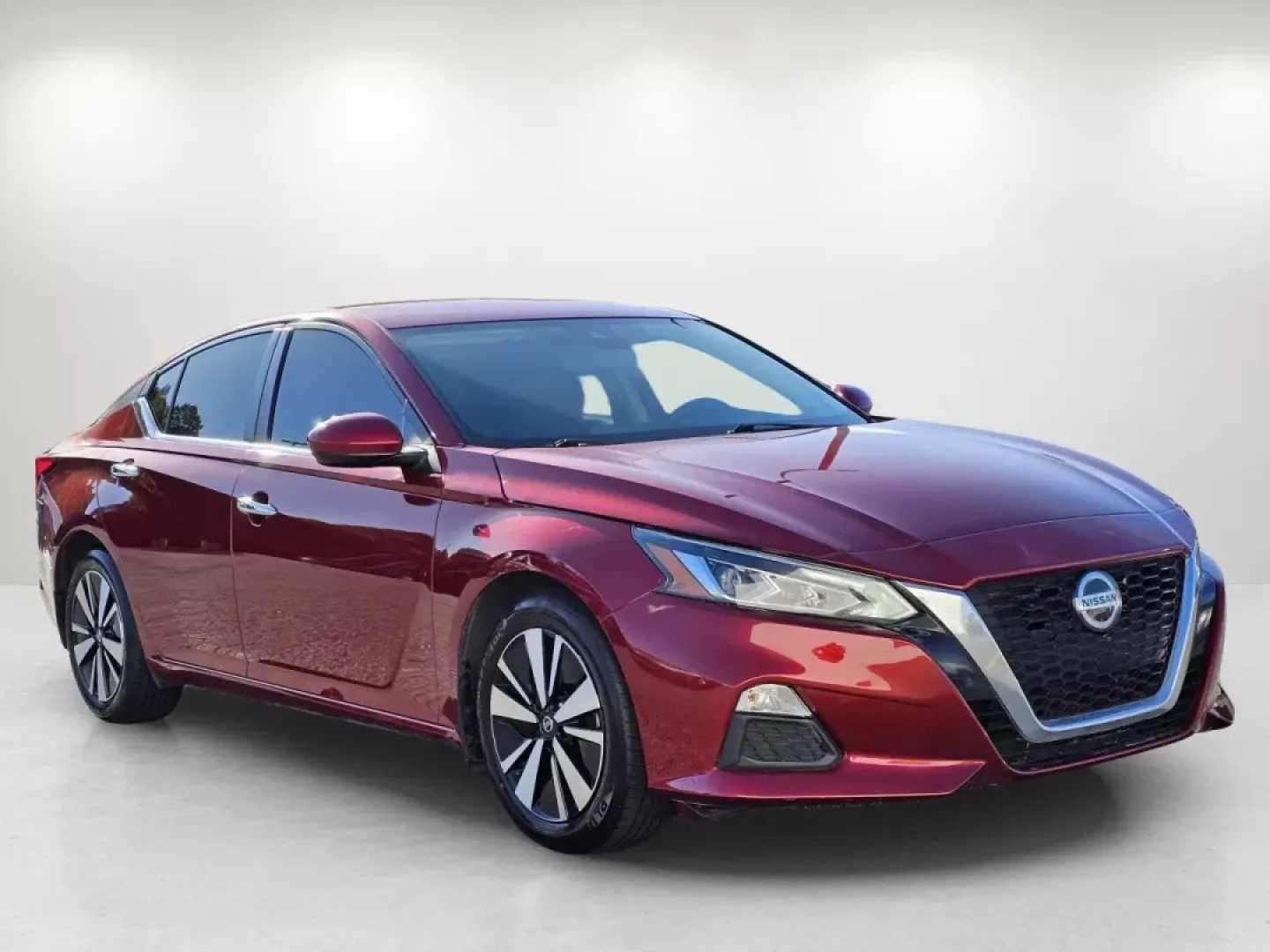 2021 /Charcoal Nissan Altima 2.5 SV (1N4BL4DV8MN) with an Other engine, located at 1430 Gateway Drive, Opelika, AL, 36801, (334) 239-0944, 32.637871, -85.409790 - **Discover Your Perfect Ride: 2021 Nissan Altima 2.5 SV Designed for Dynamic Lifestyles!**<br /> <br /> Are you seeking a reliable sedan that seamlessly transitions from your daily commute to weekend adventures? Look no further than this stunning 2021 Nissan Altima 2.5 SV, now available at Gils Aut - Photo#2