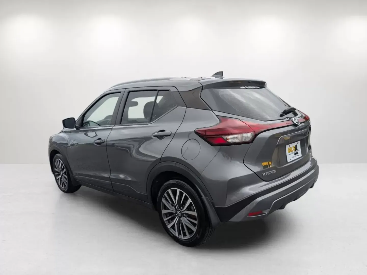 2021 /Charcoal Nissan Kicks SV (3N1CP5CV1ML) with an Other engine, located at 3959 U.S. 80 W, Phenix City, AL, 36870, (334) 297-4885, 32.469296, -85.135185 - **Discover the Perfect SUV for Your Active Lifestyle!**<br /> <br /> Are you searching for a versatile and stylish vehicle that perfectly complements your adventurous spirit? Look no further! At Gils Auto, located at 3959 U.S. 80 W in Phenix City, AL, we proudly present the 2021 Nissan Kicks SV-an i - Photo#5