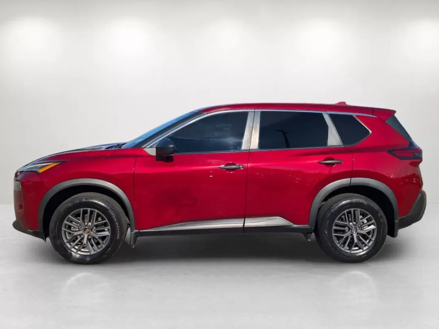 2021 /Charcoal Nissan Rogue S (5N1AT3AA6MC) with an Other engine, located at 1430 Gateway Drive, Opelika, AL, 36801, (334) 239-0944, 32.637871, -85.409790 - Discover the perfect blend of style, comfort, and reliability with the 2021 Nissan Rogue S, available at Gils Auto in Phenix City, AL. This SUV is not just a vehicle; it's a lifestyle upgrade that caters to your adventurous spirit and everyday needs. Whether you're a busy professional looking for a - Photo#7