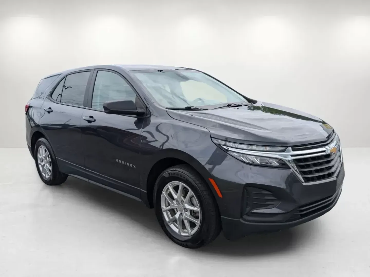 2022 /Medium Ash Gray Chevrolet Equinox LS (3GNAXHEV6NS) with an Turbocharged Gas I4 1.5L/92 engine, 6-Speed Automatic transmission, located at 5115 14th Ave., Columbus, GA, 31904, (706) 323-0345, 32.511494, -84.971046 - 2022 Chevrolet Equinox LS - Photo#3