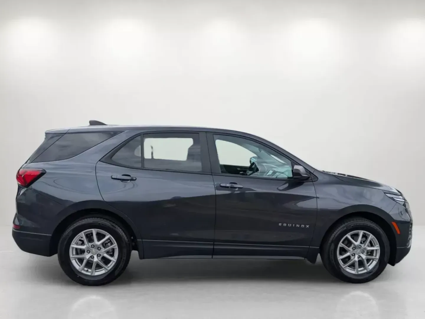 2022 /Medium Ash Gray Chevrolet Equinox LS (3GNAXHEV6NS) with an Turbocharged Gas I4 1.5L/92 engine, 6-Speed Automatic transmission, located at 5115 14th Ave., Columbus, GA, 31904, (706) 323-0345, 32.511494, -84.971046 - 2022 Chevrolet Equinox LS - Photo#4