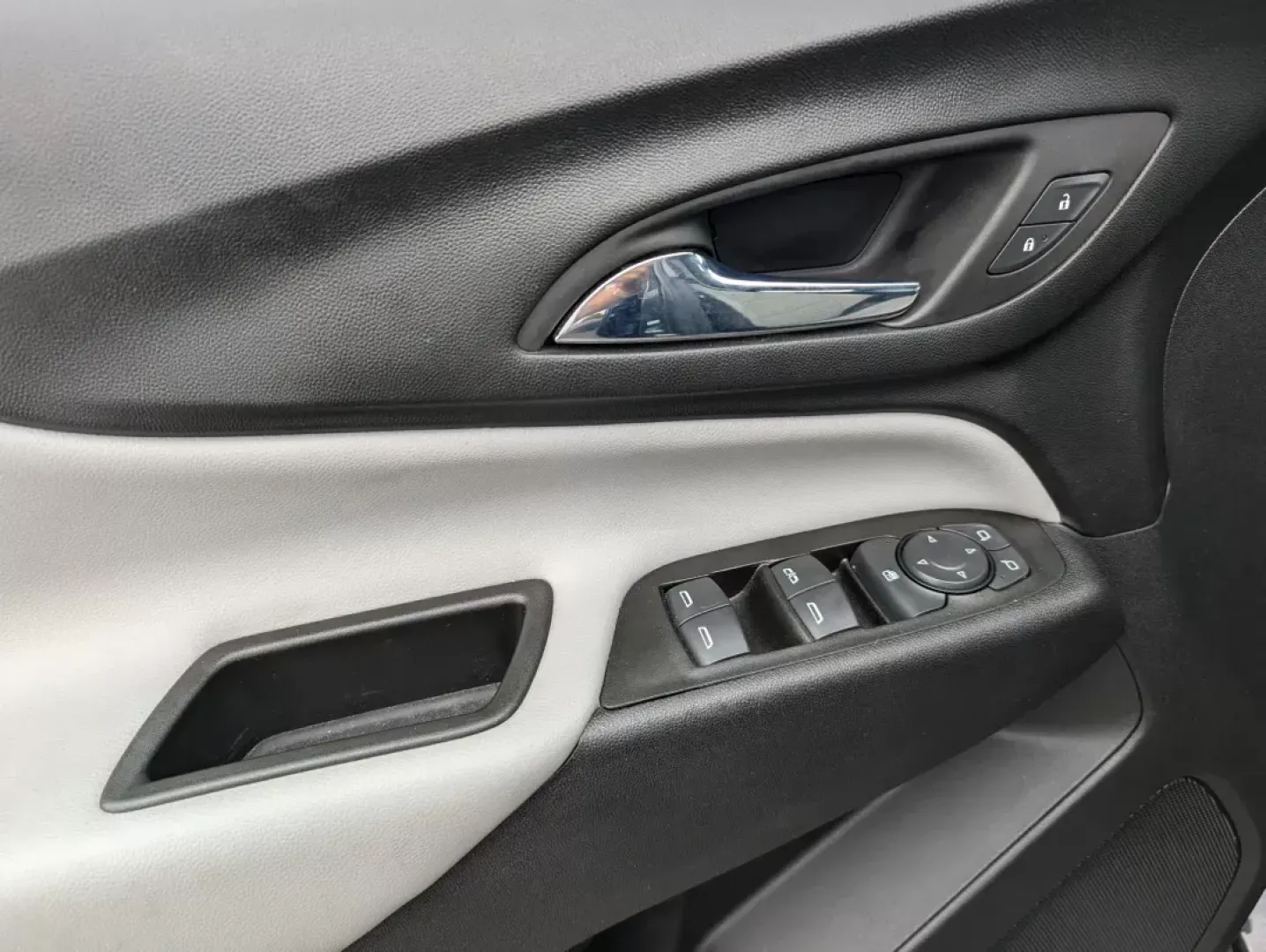 2022 /Medium Ash Gray Chevrolet Equinox LS (3GNAXHEV6NS) with an Turbocharged Gas I4 1.5L/92 engine, 6-Speed Automatic transmission, located at 5115 14th Ave., Columbus, GA, 31904, (706) 323-0345, 32.511494, -84.971046 - 2022 Chevrolet Equinox LS - Photo#9