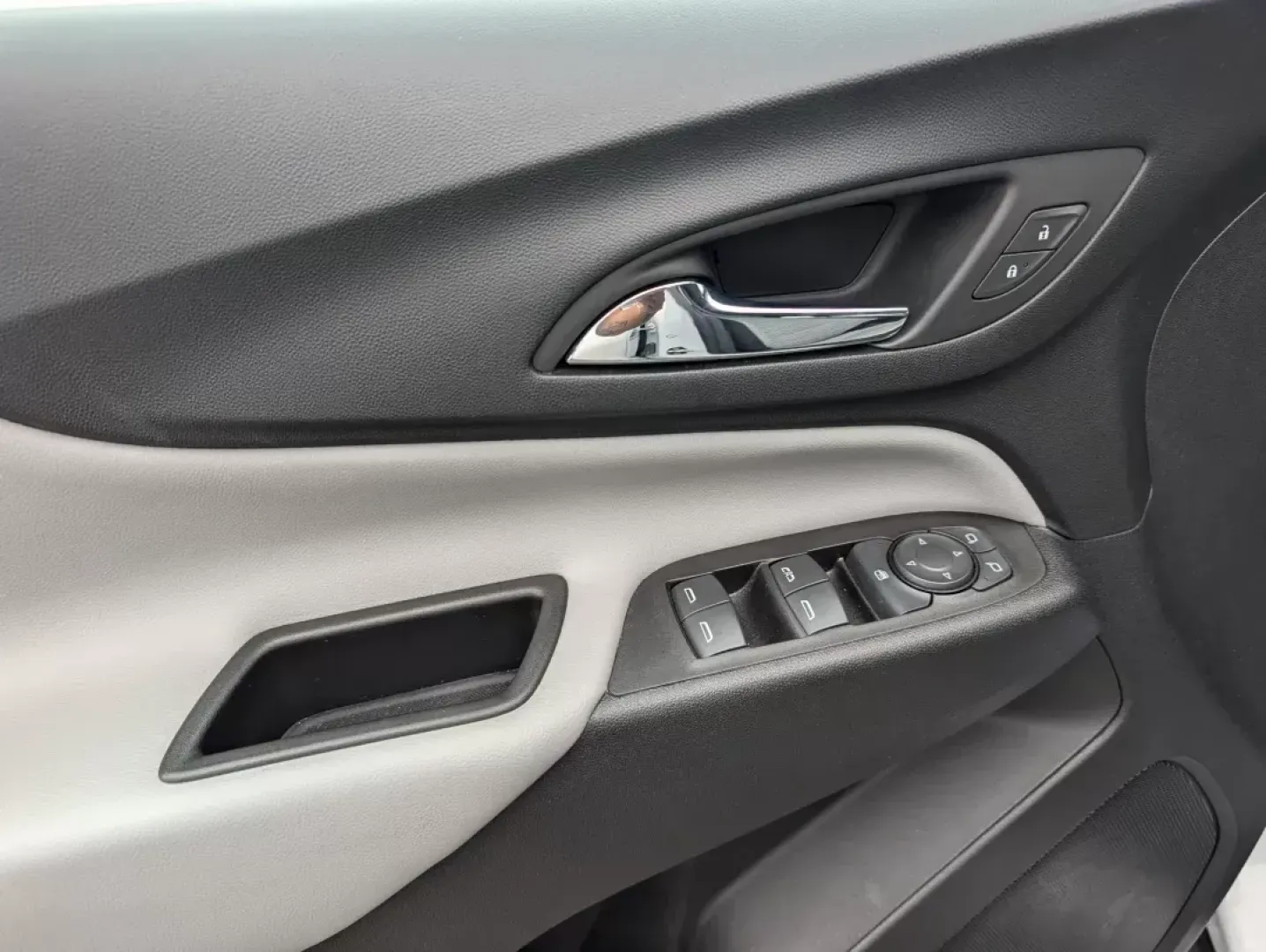 2022 /Medium Ash Gray Chevrolet Equinox LS (3GNAXHEV9NS) with an Turbocharged Gas I4 1.5L/92 engine, 6-Speed Automatic transmission, located at 521 Old Farm Lane Rd, Prattville, AL, 36066, (334) 325-1505, 32.482460, -86.416367 - 2022 Chevrolet Equinox LS - Photo#8
