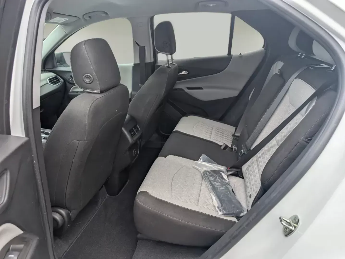 2022 /Medium Ash Gray Chevrolet Equinox LS (3GNAXHEV9NS) with an Turbocharged Gas I4 1.5L/92 engine, 6-Speed Automatic transmission, located at 521 Old Farm Lane Rd, Prattville, AL, 36066, (334) 325-1505, 32.482460, -86.416367 - 2022 Chevrolet Equinox LS - Photo#10