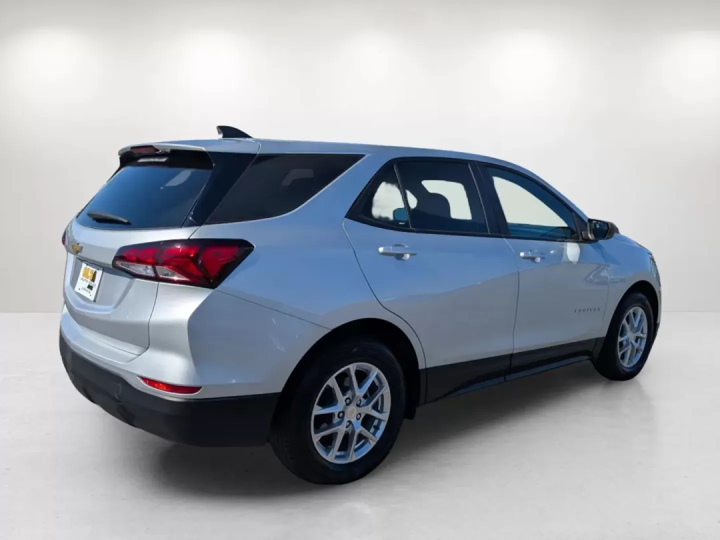 2022 /Medium Ash Gray Chevrolet Equinox LS (3GNAXHEV9NS) with an Other engine, located at 5115 14th Ave., Columbus, GA, 31904, (706) 323-0345, 32.511494, -84.971046 - **Discover Your Perfect Adventure Companion: 2022 Chevrolet Equinox LS at Gils Auto!**<br /> <br /> Are you in search of a reliable SUV that fits seamlessly into your active lifestyle? Look no further than the 2022 Chevrolet Equinox LS, now available at Gils Auto in Phenix City, AL. This versatile s - Photo#5