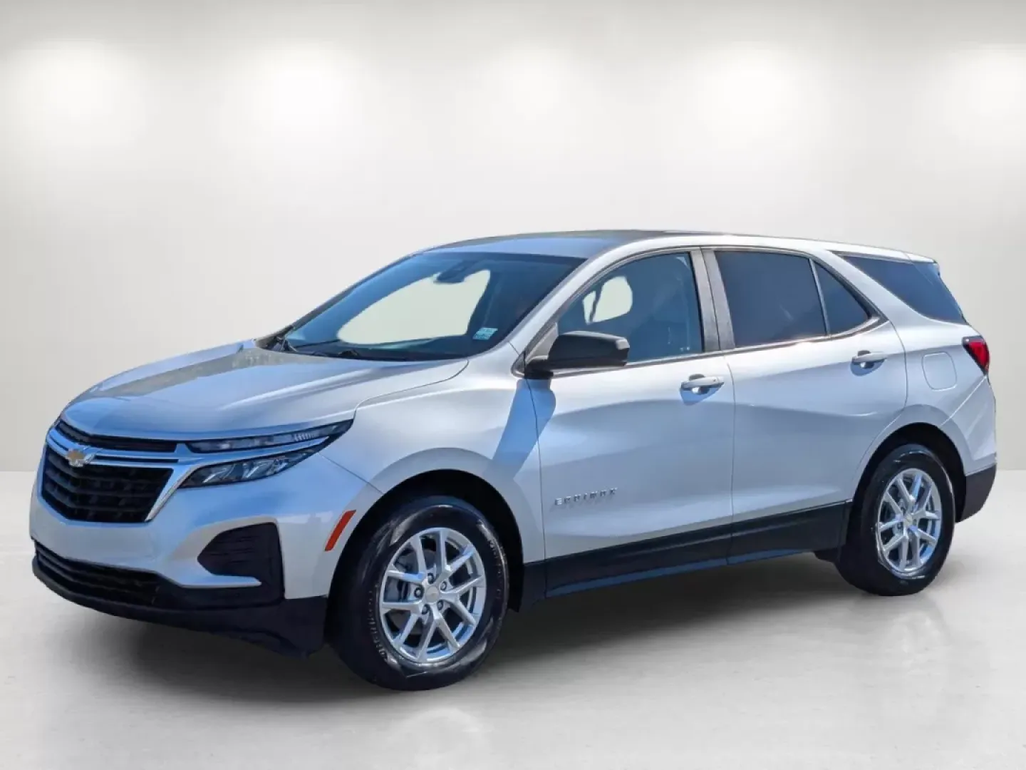 2022 /Medium Ash Gray Chevrolet Equinox LS (3GNAXHEV9NS) with an Other engine, located at 5115 14th Ave., Columbus, GA, 31904, (706) 323-0345, 32.511494, -84.971046 - **Discover Your Perfect Adventure Companion: 2022 Chevrolet Equinox LS at Gils Auto!**<br /> <br /> Are you in search of a reliable SUV that fits seamlessly into your active lifestyle? Look no further than the 2022 Chevrolet Equinox LS, now available at Gils Auto in Phenix City, AL. This versatile s - Photo#8