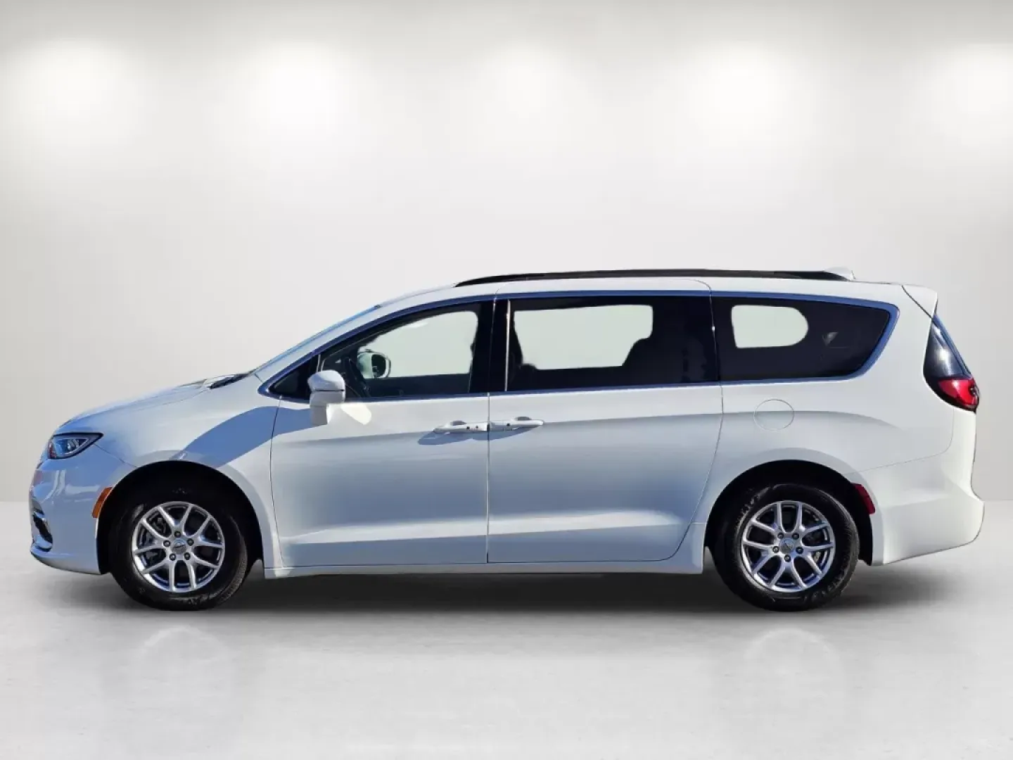 2022 Bright White Clearcoat /Black/Alloy/Black Chrysler Pacifica Touring L (2C4RC1BG2NR) with an Other engine, located at 7000 Northlake Connector, Columbus, GA, 31904, (706) 987-8085, 32.524975, -84.978134 - ### Elevate Your Family Adventures with the 2022 Chrysler Pacifica at Gils Auto - Phenix City!<br /> <br /> Are you ready to transform your family outings and daily commutes into extraordinary journeys? The 2022 Chrysler Pacifica is here to elevate your adventures, making it the perfect vehicle for - Photo#7