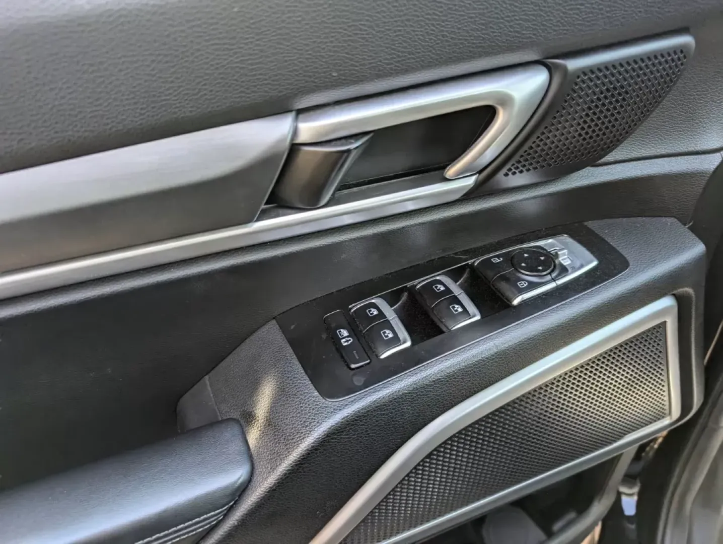 2022 /Black Kia Telluride S (5XYP6DHC6NG) with an Other engine, located at 7000 Northlake Connector, Columbus, GA, 31904, (706) 987-8085, 32.524975, -84.978134 - **Discover Family Adventures with the 2022 Kia Telluride at Gils Auto - Columbus!**<br /> <br /> Are you ready to take your family adventures to the next level? The 2022 Kia Telluride brings comfort, style, and top-notch technology, making it the perfect family SUV for your journeys around Columbus, - Photo#8