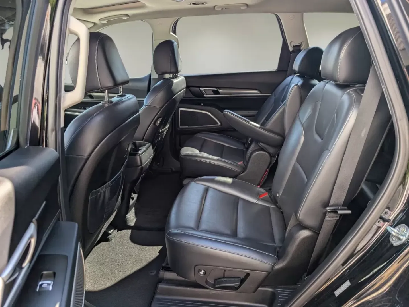 2022 /Black Kia Telluride S (5XYP6DHC6NG) with an Other engine, located at 7000 Northlake Connector, Columbus, GA, 31904, (706) 987-8085, 32.524975, -84.978134 - **Discover Family Adventures with the 2022 Kia Telluride at Gils Auto - Columbus!**<br /> <br /> Are you ready to take your family adventures to the next level? The 2022 Kia Telluride brings comfort, style, and top-notch technology, making it the perfect family SUV for your journeys around Columbus, - Photo#10
