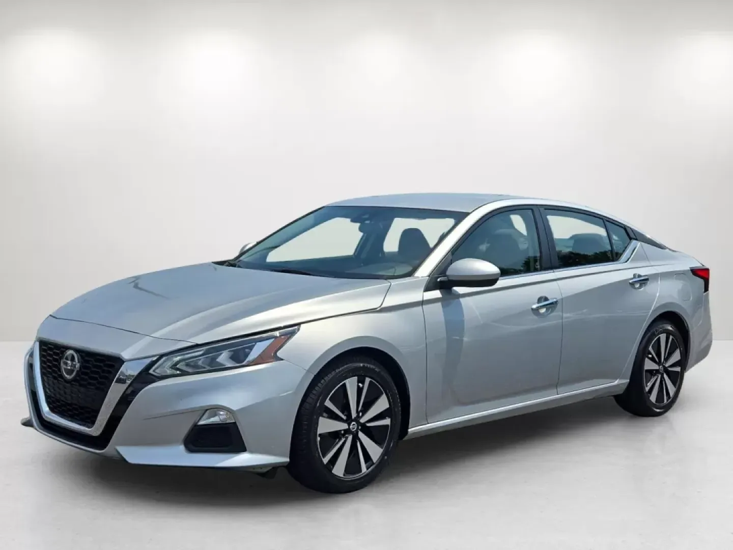 2022 /Charcoal Nissan Altima 2.5 SV (1N4BL4DV3NN) with an Other engine, located at 7000 Northlake Connector, Columbus, GA, 31904, (706) 987-8085, 32.524975, -84.978134 - **Experience the Joy of Driving with the 2022 Nissan Altima at Gils Auto - Your Trusted Buy Here Pay Here Dealer in Phenix City, AL!**<br /> <br /> Are you searching for the perfect vehicle that combines comfort, safety, and style for your daily commutes or weekend adventures? Look no further than t - Photo#0
