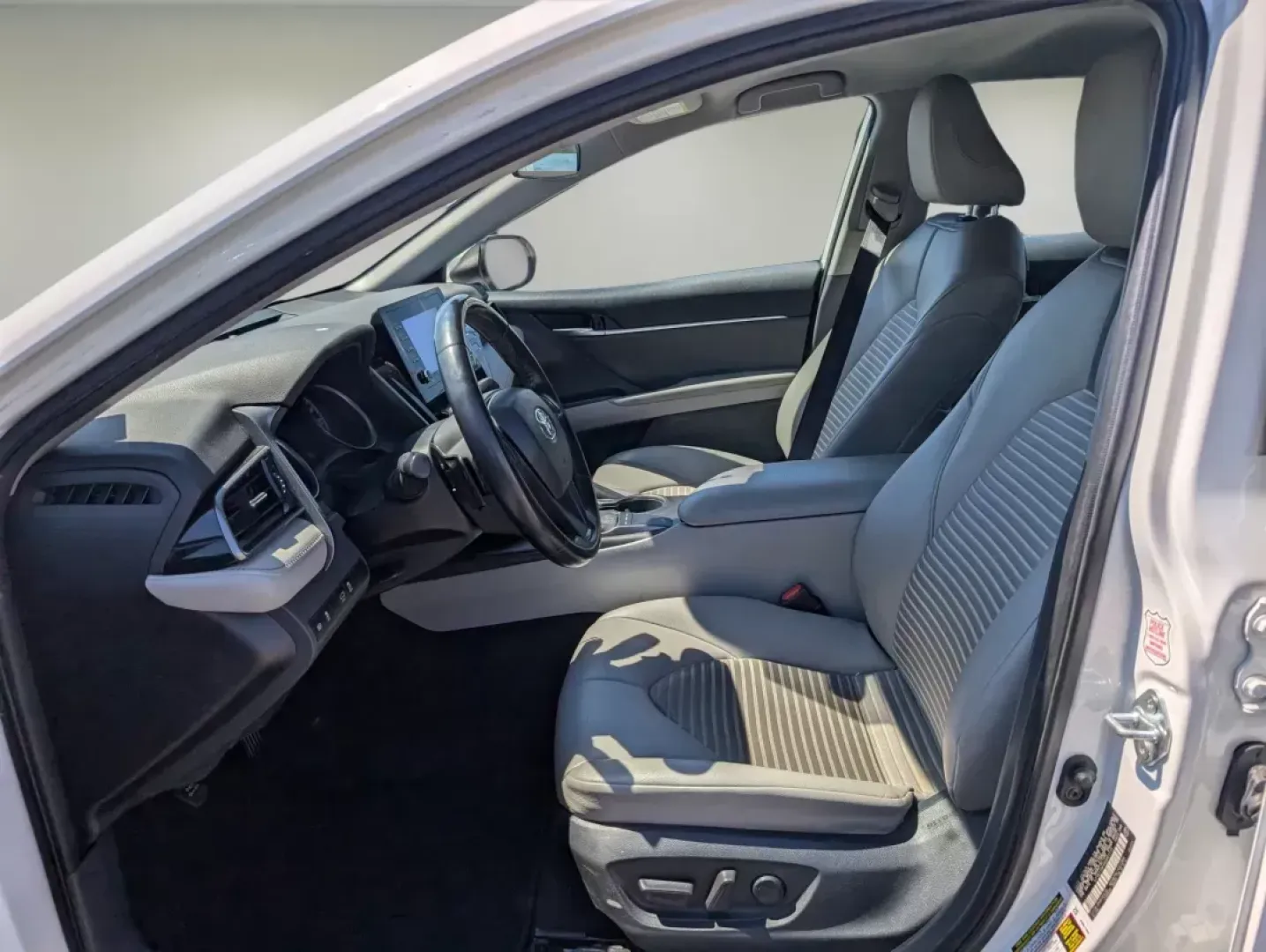 2022 Toyota Camry SE (4T1G11AKXNU) with an Regular Unleaded I-4 2.5 L/152 engine, 8-Speed Automatic w/OD transmission, located at 1430 Gateway Drive, Opelika, AL, 36801, (334) 239-0944, 32.637871, -85.409790 - **Discover Your Next Adventure with the 2022 Toyota Camry SE at Gils Auto Opelika, AL!**<br /> <br /> Are you ready to elevate your daily commute or embark on weekend getaways with style and comfort? Look no further than this stunning **2022 Toyota Camry SE**, the perfect sedan for both family trip - Photo#10