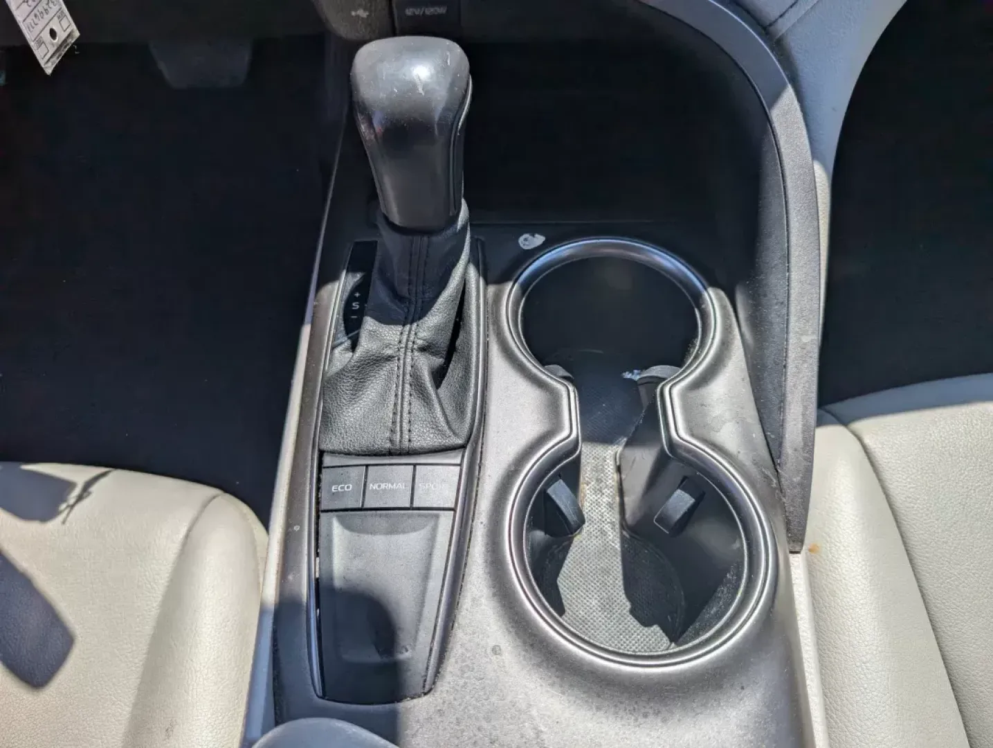 2022 Toyota Camry SE (4T1G11AKXNU) with an Regular Unleaded I-4 2.5 L/152 engine, 8-Speed Automatic w/OD transmission, located at 1430 Gateway Drive, Opelika, AL, 36801, (334) 239-0944, 32.637871, -85.409790 - **Discover Your Next Adventure with the 2022 Toyota Camry SE at Gils Auto Opelika, AL!**<br /> <br /> Are you ready to elevate your daily commute or embark on weekend getaways with style and comfort? Look no further than this stunning **2022 Toyota Camry SE**, the perfect sedan for both family trip - Photo#13