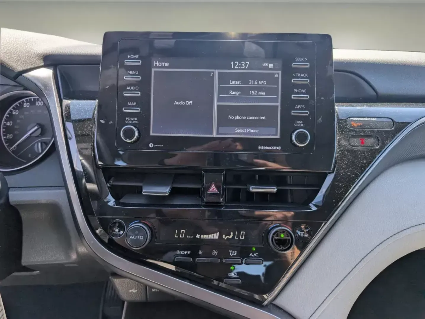 2022 Toyota Camry SE (4T1G11AKXNU) with an Regular Unleaded I-4 2.5 L/152 engine, 8-Speed Automatic w/OD transmission, located at 1430 Gateway Drive, Opelika, AL, 36801, (334) 239-0944, 32.637871, -85.409790 - **Discover Your Next Adventure with the 2022 Toyota Camry SE at Gils Auto Opelika, AL!**<br /> <br /> Are you ready to elevate your daily commute or embark on weekend getaways with style and comfort? Look no further than this stunning **2022 Toyota Camry SE**, the perfect sedan for both family trip - Photo#14