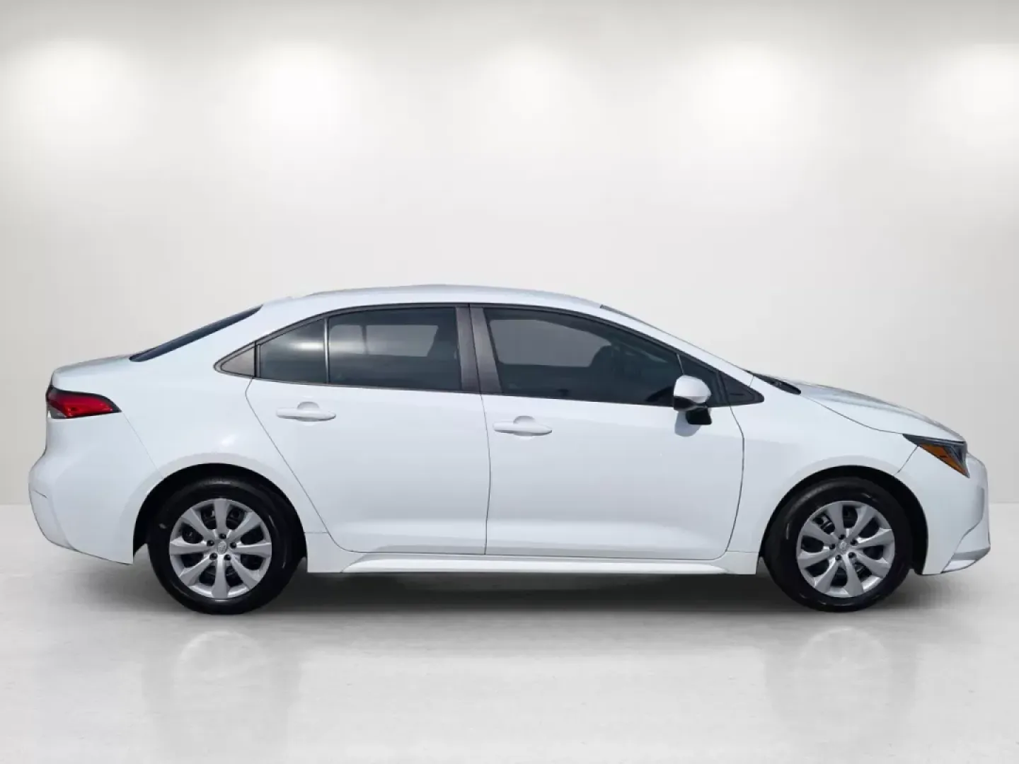 2022 Toyota Corolla LE (5YFEPMAE4NP) with an Other engine, located at 7000 Northlake Connector, Columbus, GA, 31904, (706) 987-8085, 32.524975, -84.978134 - Unlock the door to your next adventure with the 2022 Toyota Corolla LE, the ultimate sedan designed for budget-conscious buyers and busy lifestyles. Whether you're commuting to work, running errands around Prattville, or embarking on a spontaneous weekend getaway, this vehicle balances style, effici - Photo#5