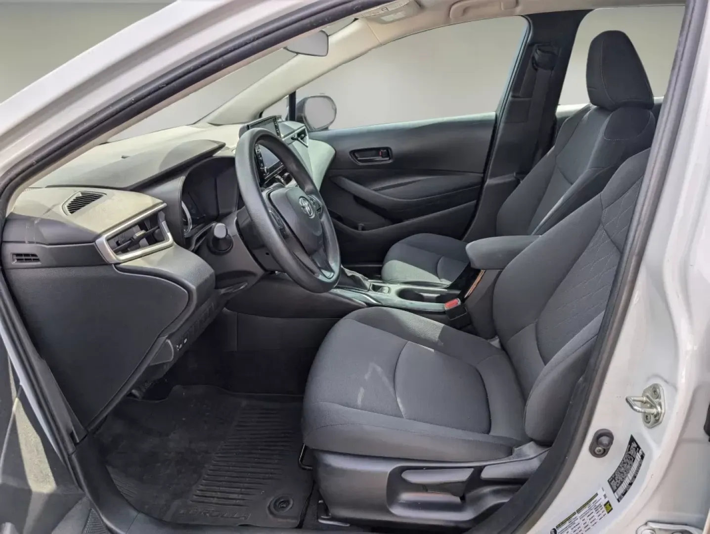 2022 Toyota Corolla LE (5YFEPMAE4NP) with an Other engine, located at 7000 Northlake Connector, Columbus, GA, 31904, (706) 987-8085, 32.524975, -84.978134 - Unlock the door to your next adventure with the 2022 Toyota Corolla LE, the ultimate sedan designed for budget-conscious buyers and busy lifestyles. Whether you're commuting to work, running errands around Prattville, or embarking on a spontaneous weekend getaway, this vehicle balances style, effici - Photo#9